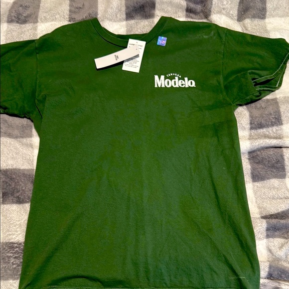 Modelo T-Shirt - Picture 1 of 2
